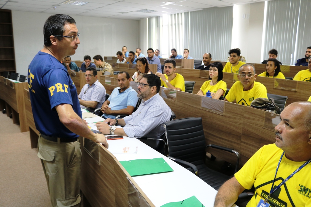 Servidores da SMTT participam de curso de capacitação - SMTT Aracaju